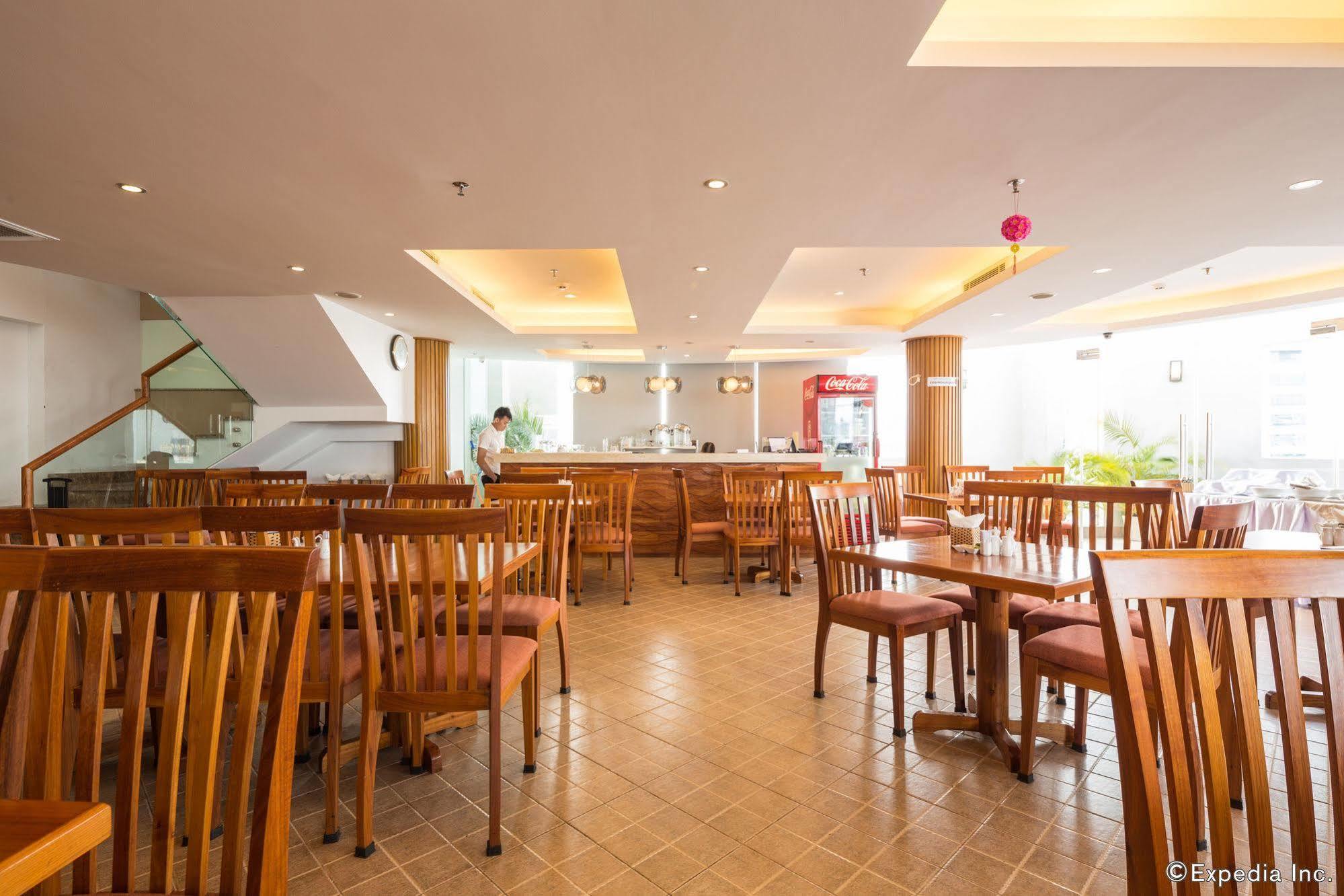 Cosmopolitan Hotel Ho Chi Minh City Exterior photo