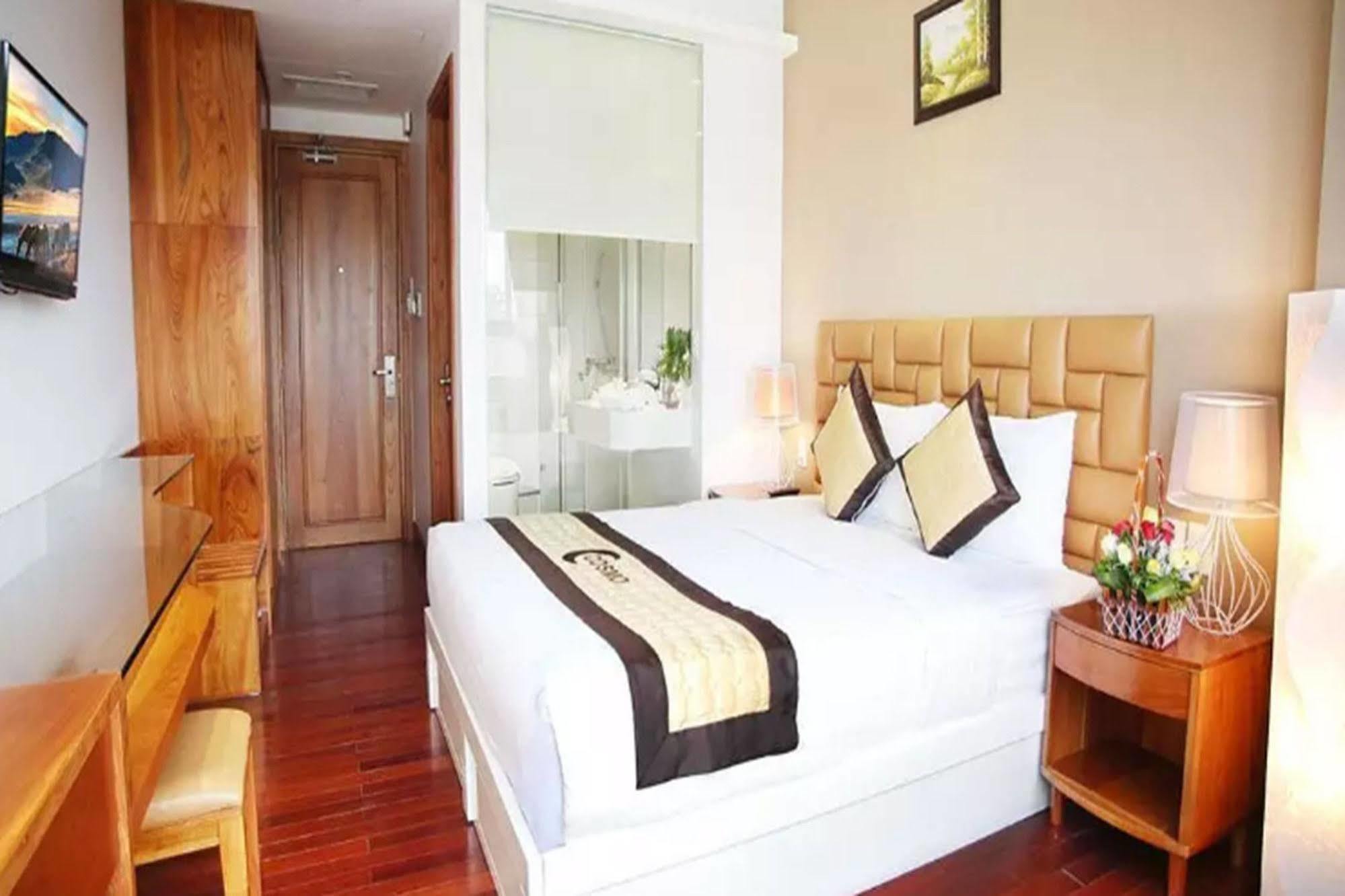 Cosmopolitan Hotel Ho Chi Minh City Exterior photo